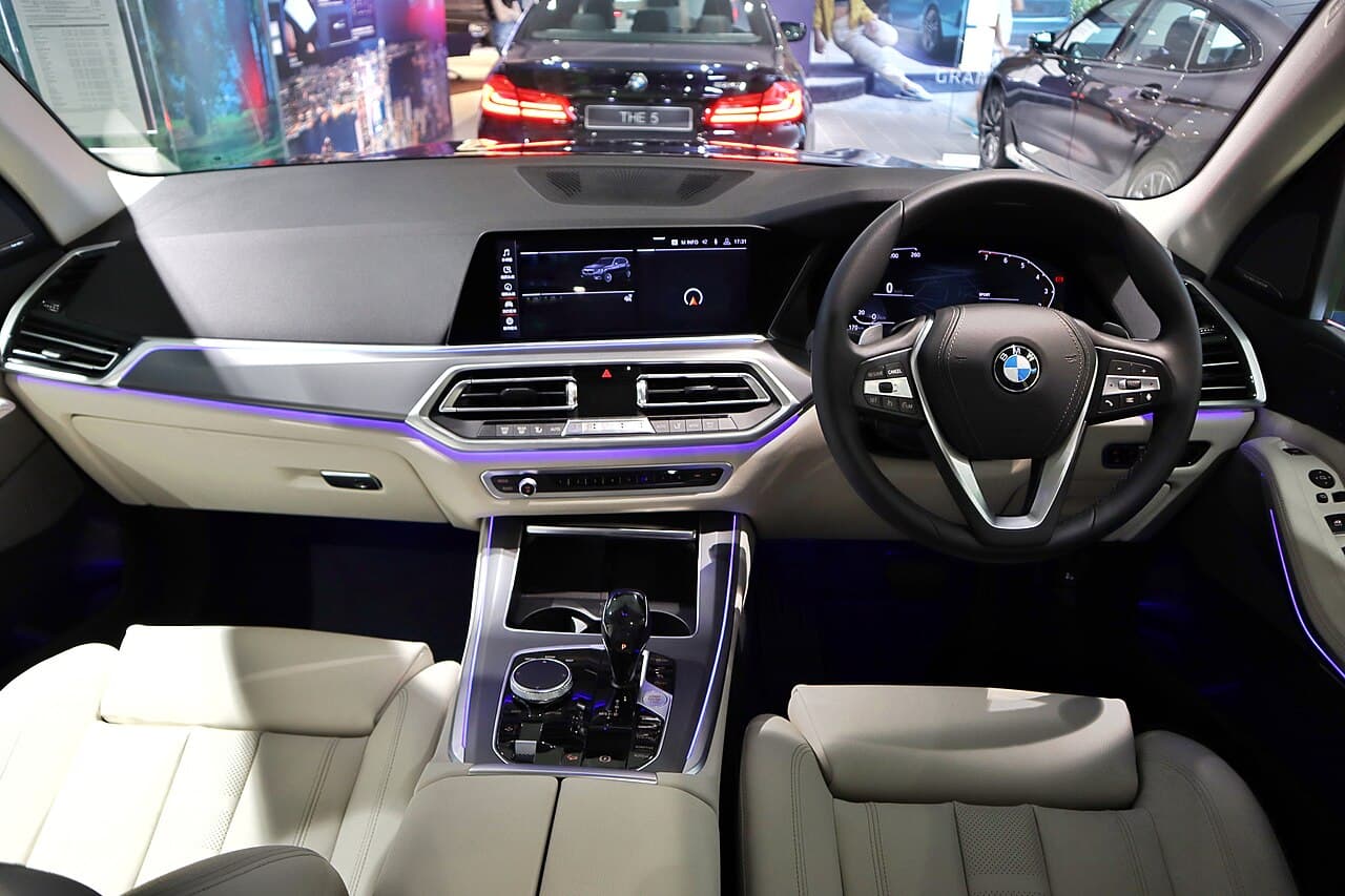 BMW X5 G05 dashboard and front cabin