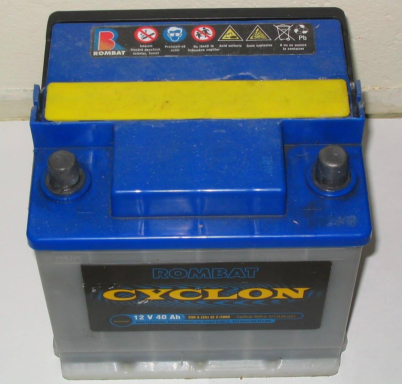 Lead-acid automotive battery