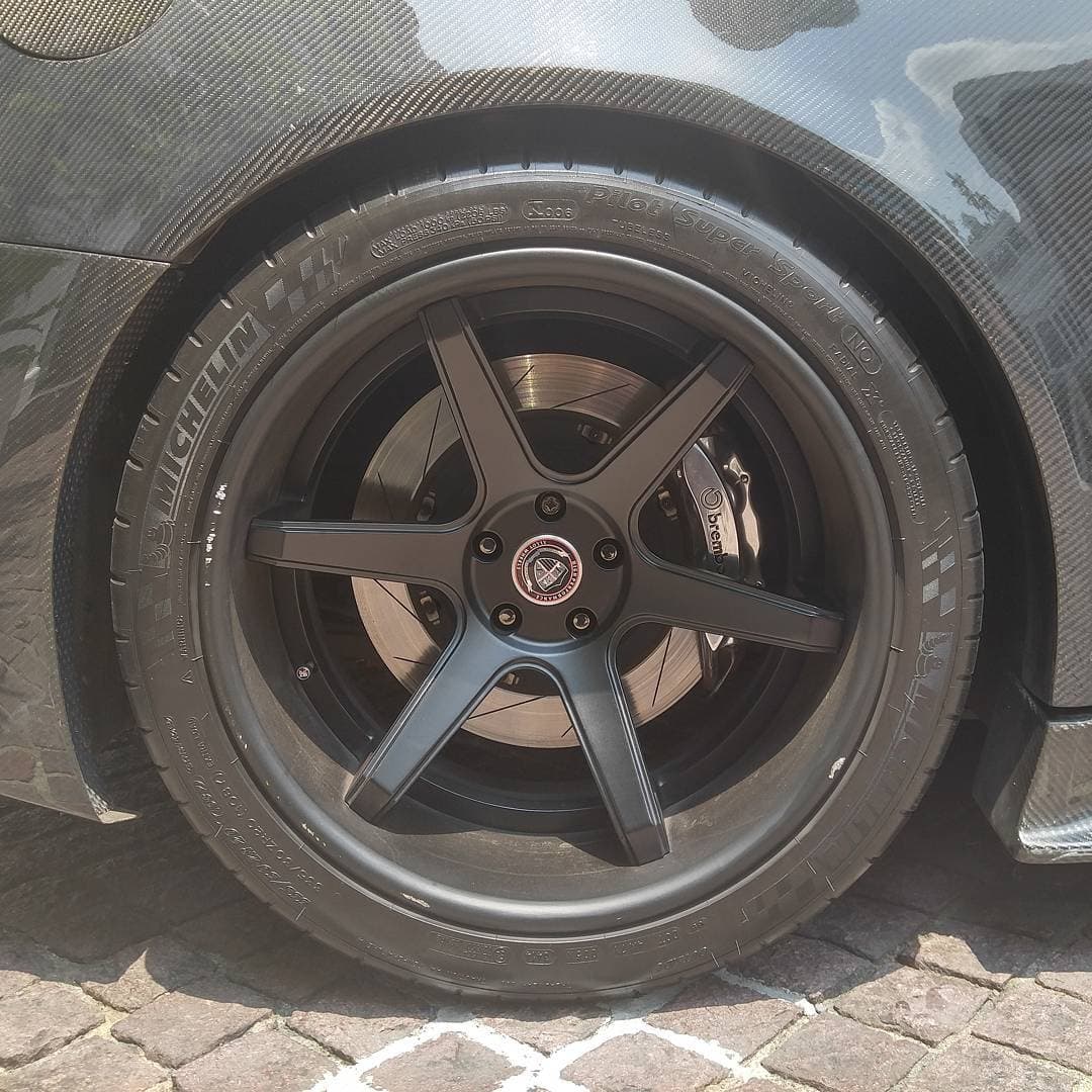 Automobile wheel and tire