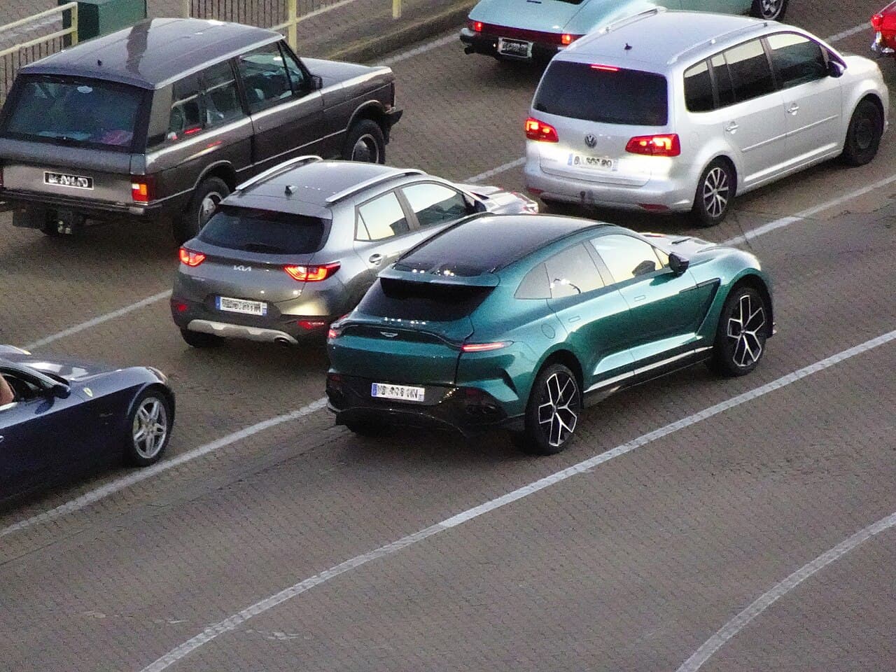 Aston Martin DBX 707 model reference