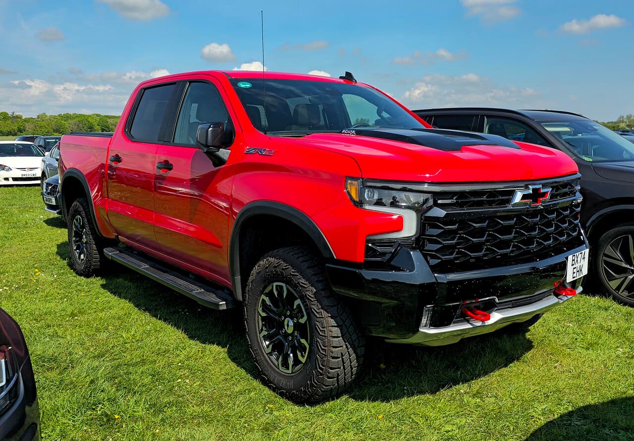 2025 Chevrolet Silverado exterior