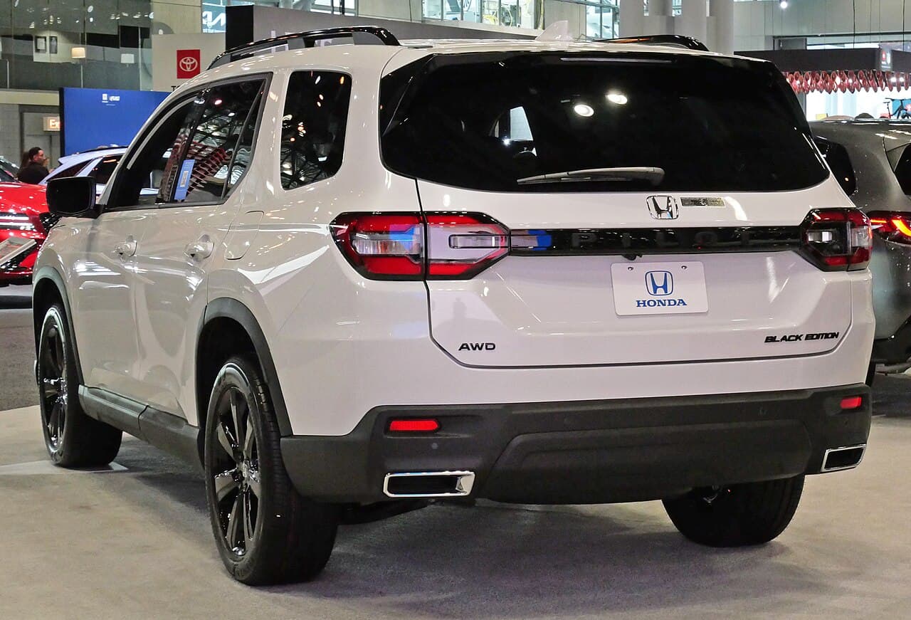 2025 Honda Pilot exterior