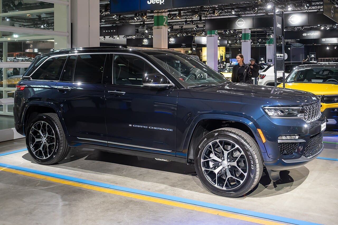 2024 Jeep Grand Cherokee exterior