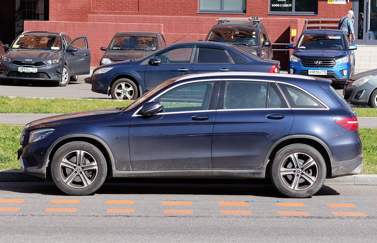 2025 Mercedes-Benz GLC-Class exterior