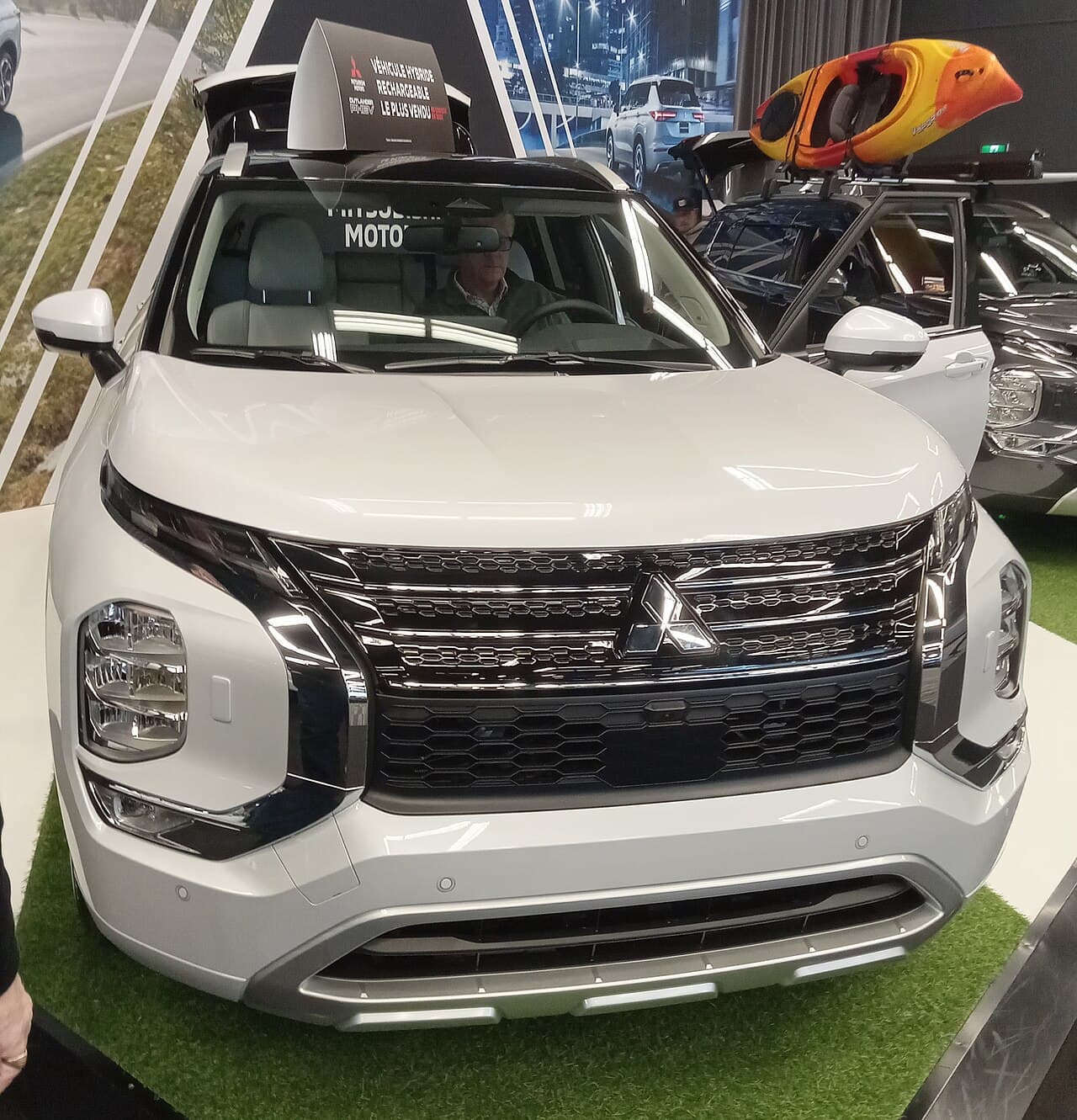 2025 Mitsubishi Outlander exterior