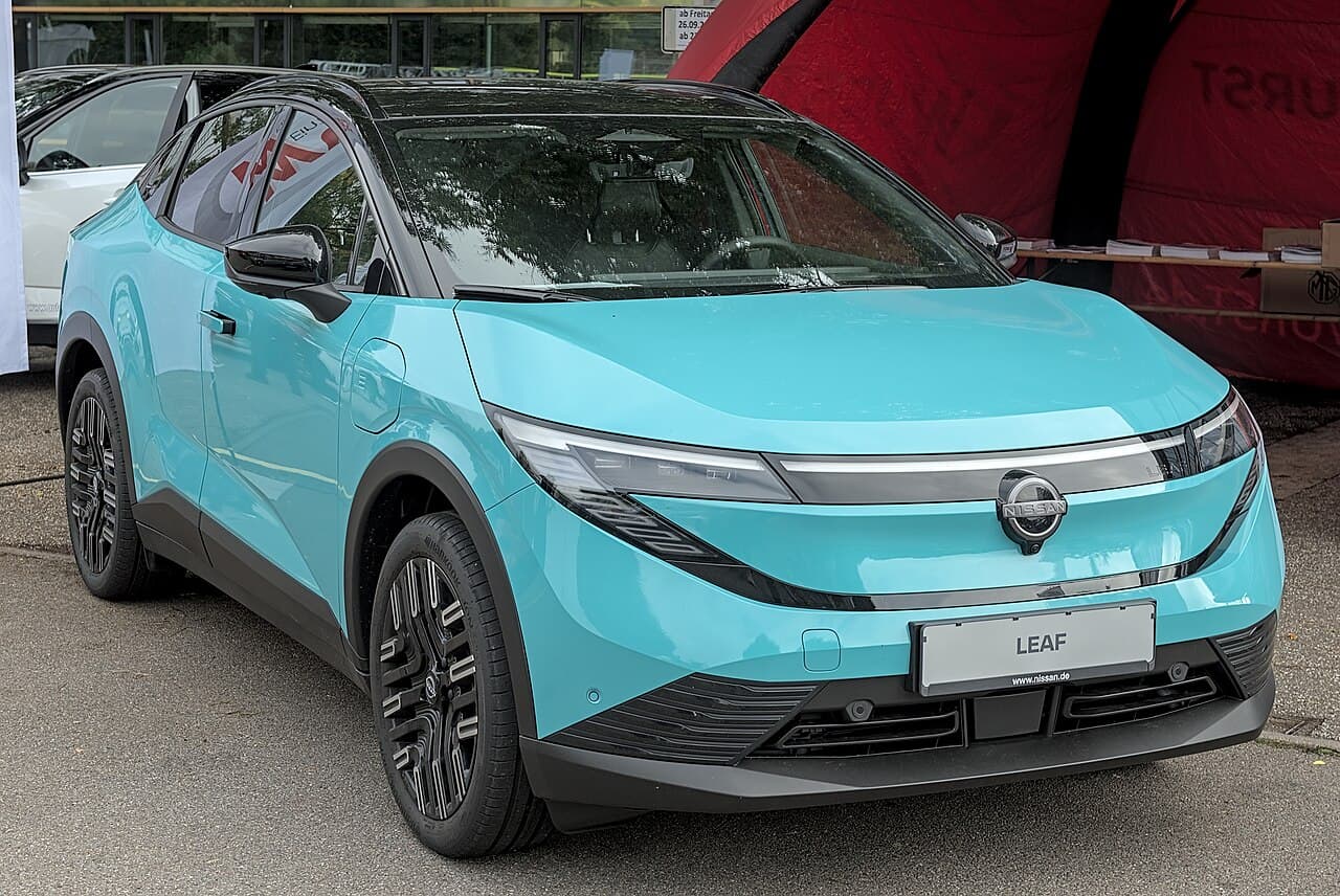 2025 Nissan LEAF exterior
