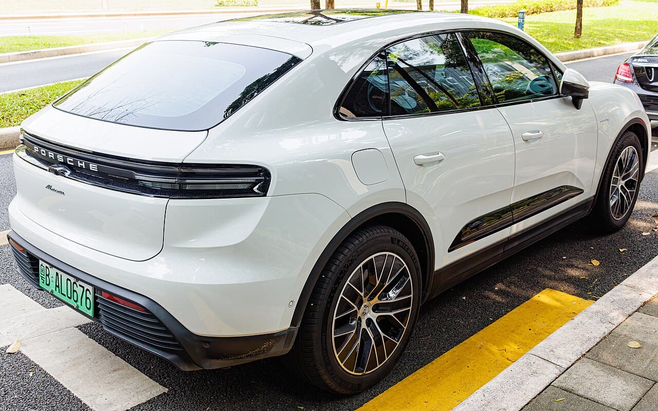 Porsche Macan model reference