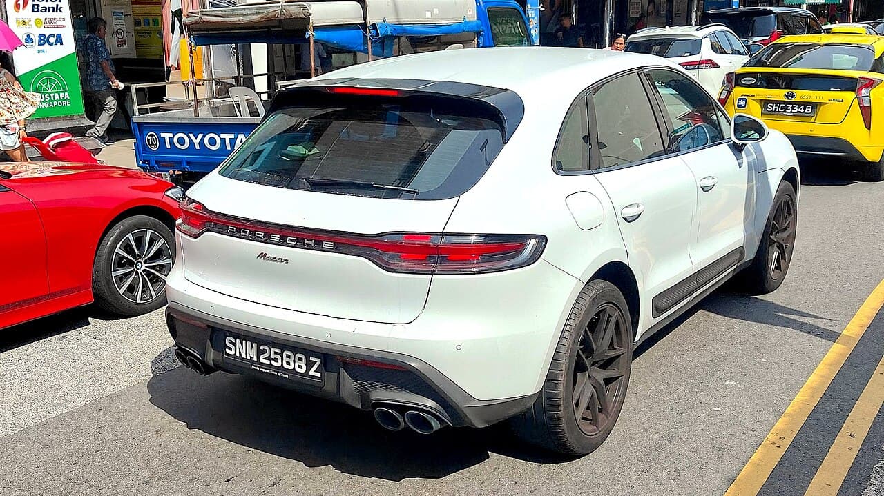 2024 Porsche Macan exterior