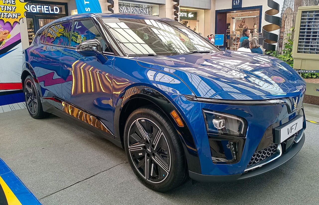 2025 Vinfast VF 7 exterior