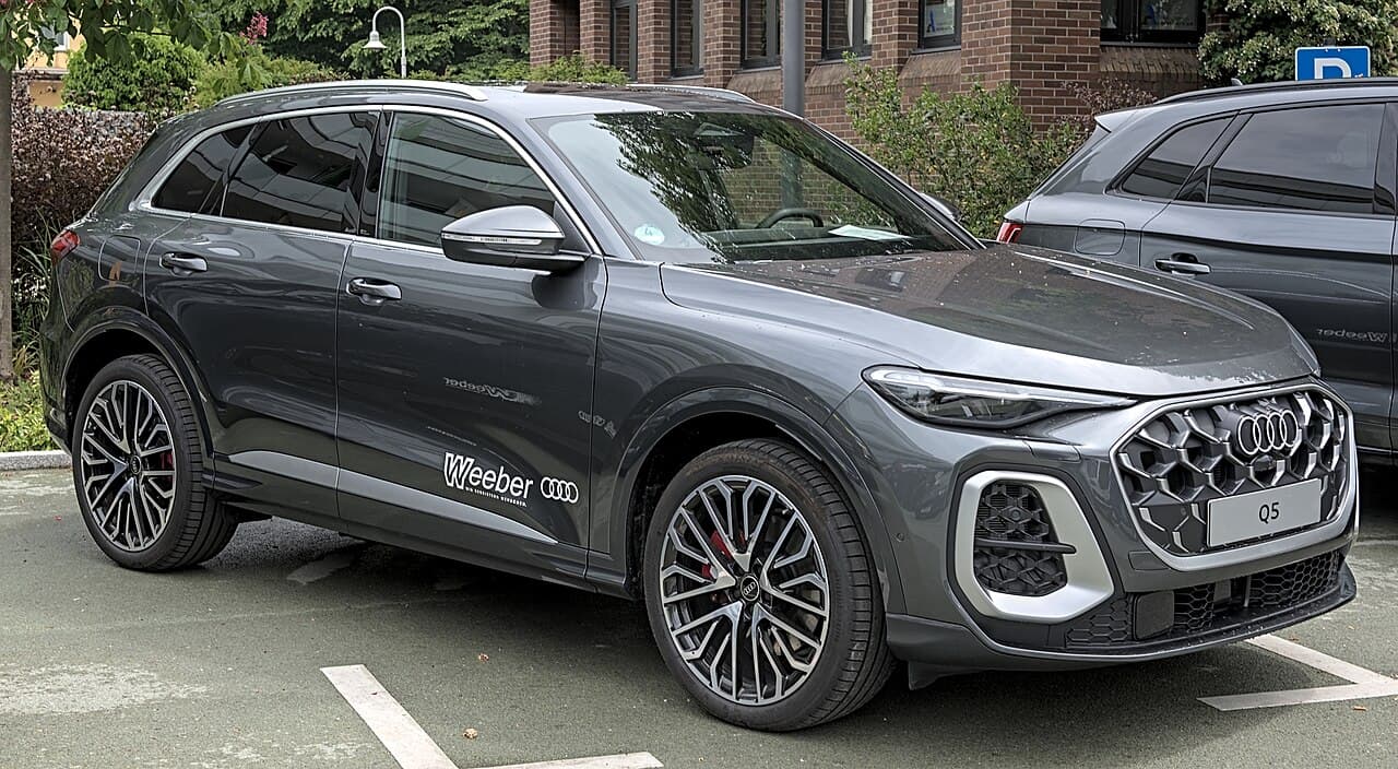 2025 Audi SQ5 exterior