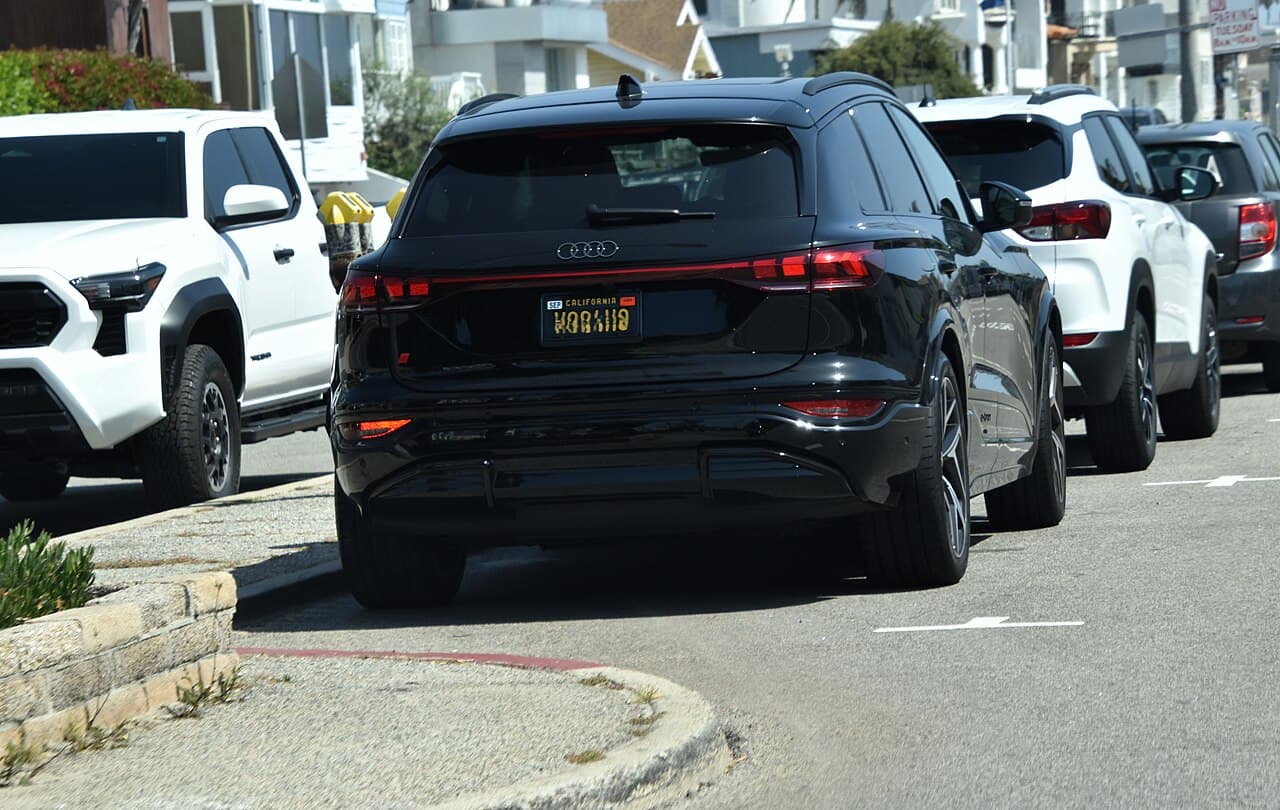 2025 Audi SQ6 e-tron exterior