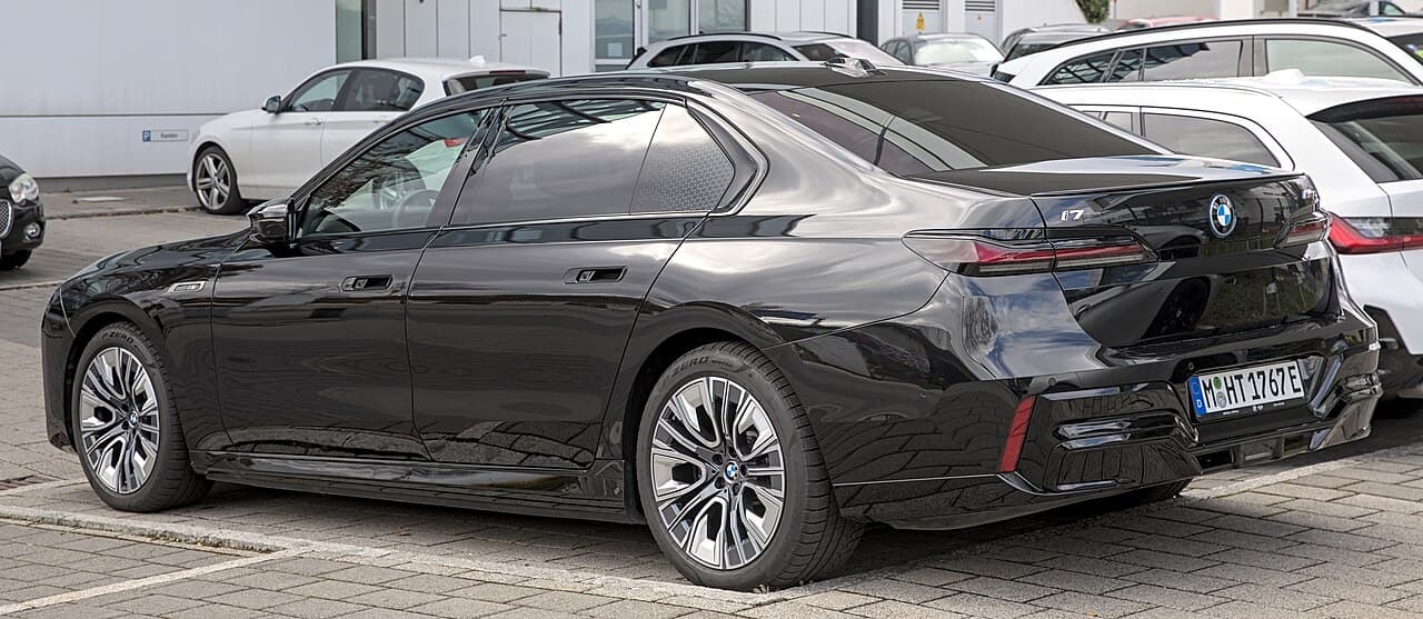 BMW i7 model reference