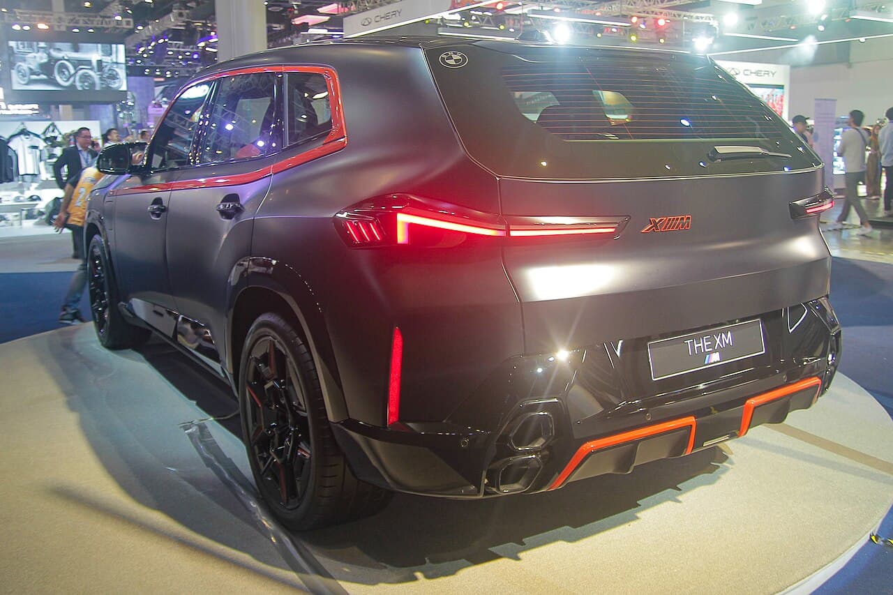 2024 BMW XM exterior
