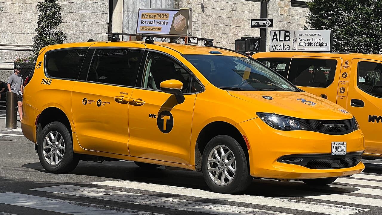 2024 Chrysler Voyager exterior