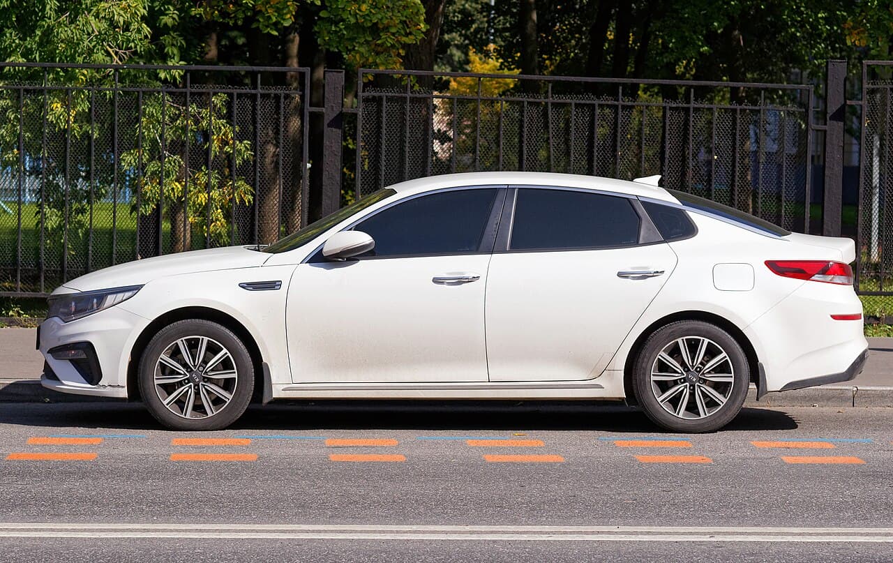 2025 Kia K5 exterior
