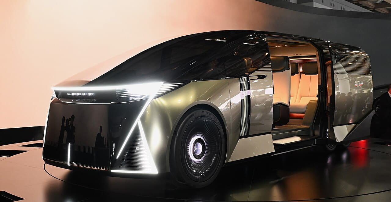 2025 Lexus LS exterior